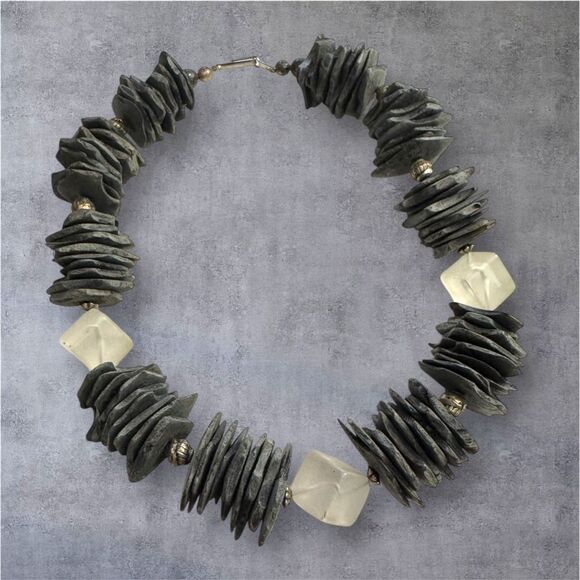 Chunky Y2K beaded stone color chips necklace grey and clear Flintstones exotic w - Picture 2 of 4